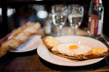 Croque_Madame,_Paris_July_6,_2011 (1).jpg