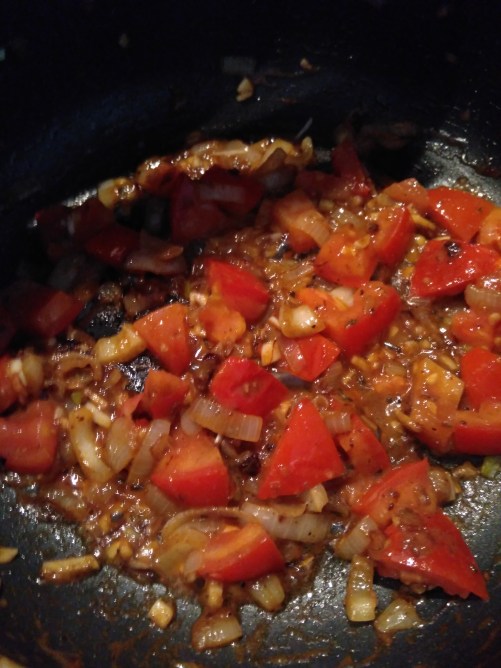 tomato and herbs, spicy tomato, tomato chicken recipe, onion herbs tomato, easy chicken, easy spicy chicken recipe, quick spicy chicken recipe, quick moroccan chicken recipe