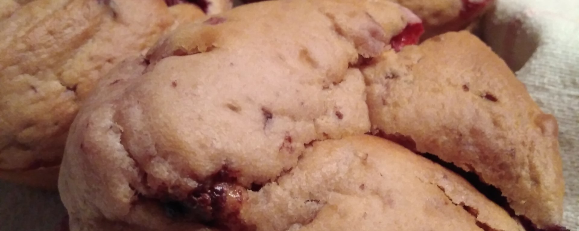 Strawberry and Dark Chocolate Muffins | 2412life